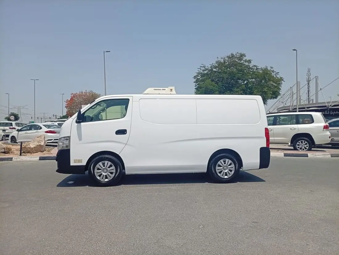 Nissan Urvan STANDARD 2022