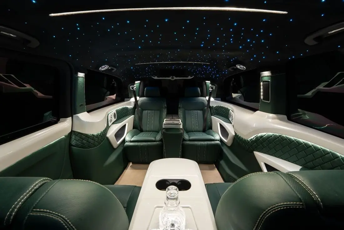 Mercedes-Benz V300 2026