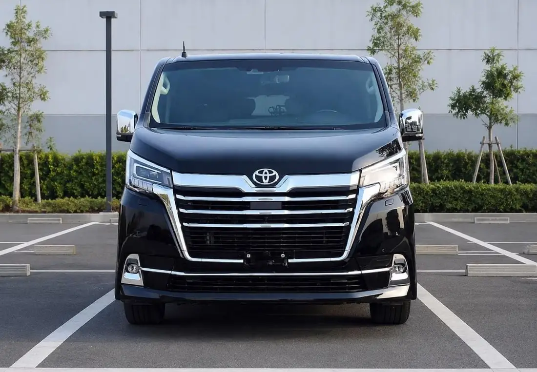 Toyota Granvia 2022 – photo 1