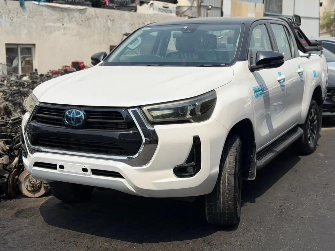 Toyota Hilux ADVENTURE 2024