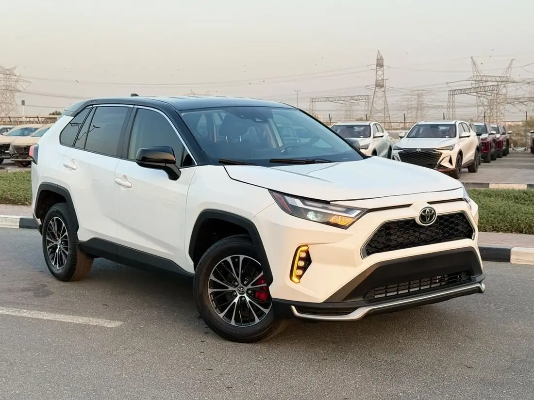 Toyota RAV4 LE 2025