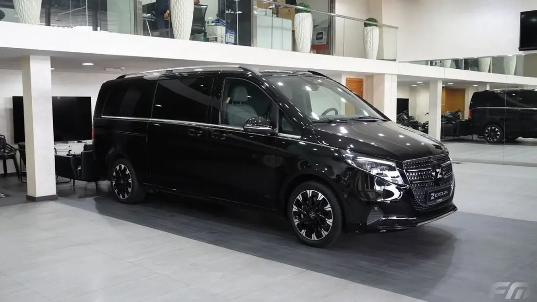 Mercedes-Benz V300 2025 – photo 1
