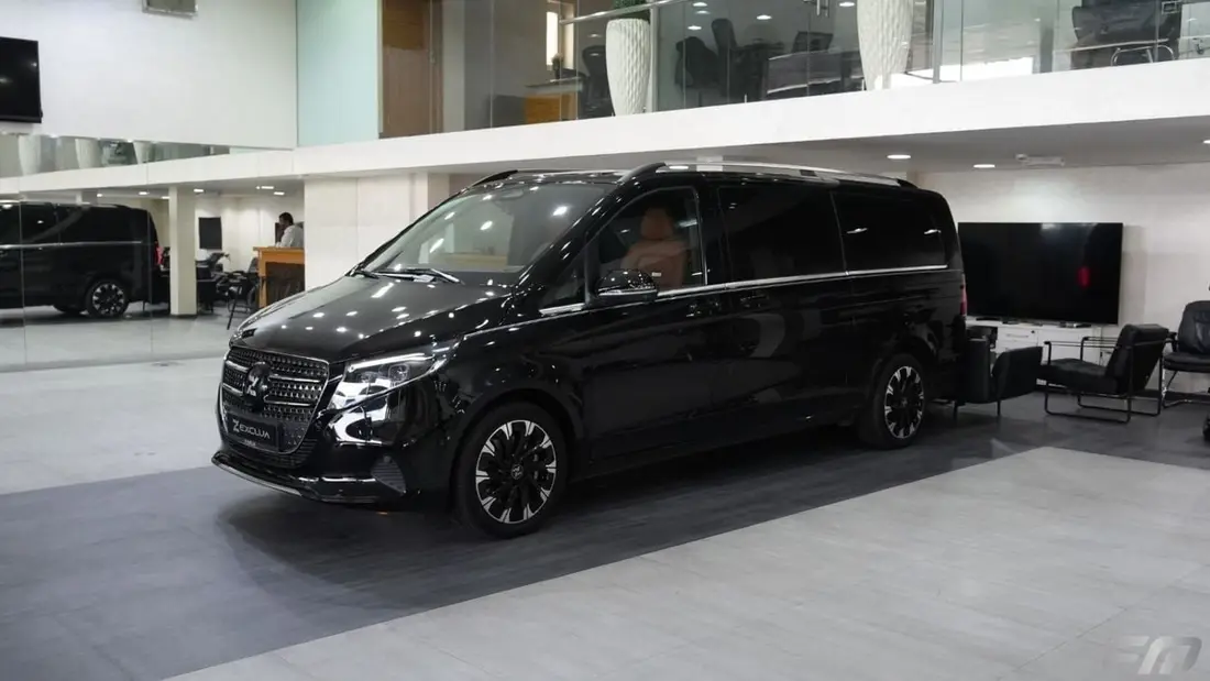 Mercedes-Benz V300 2025 – photo 1