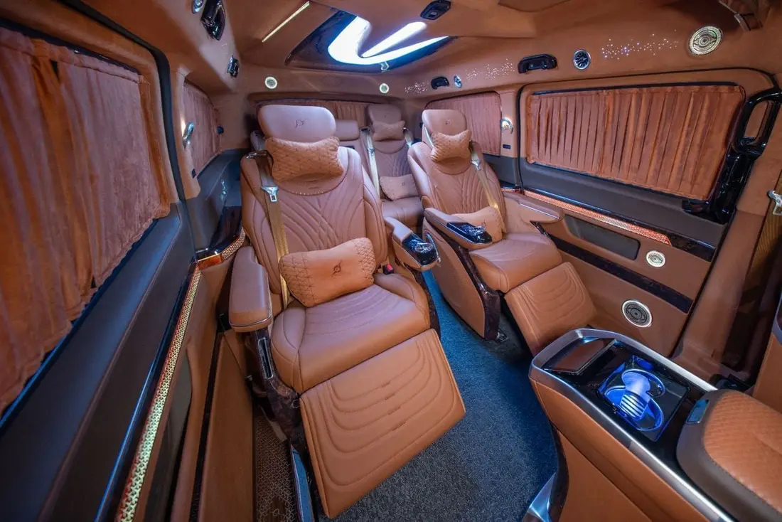 Mercedes-Benz V300 2025 – photo 1