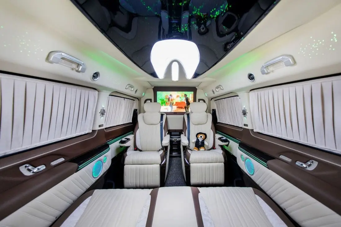 Mercedes-Benz V300 2025 – photo 1