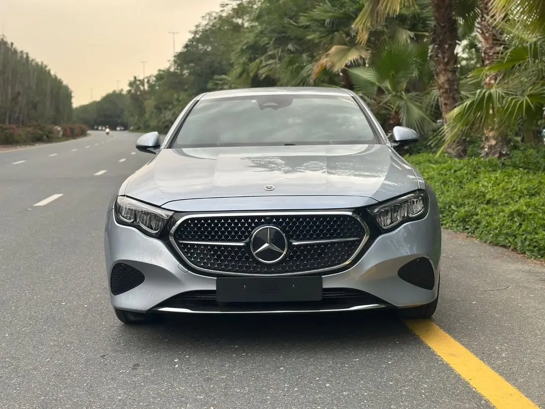 Mercedes-Benz E300 2025 – photo 1