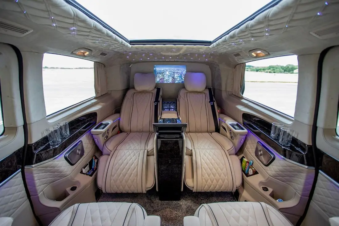 Mercedes-Benz V300 2026 – photo 1
